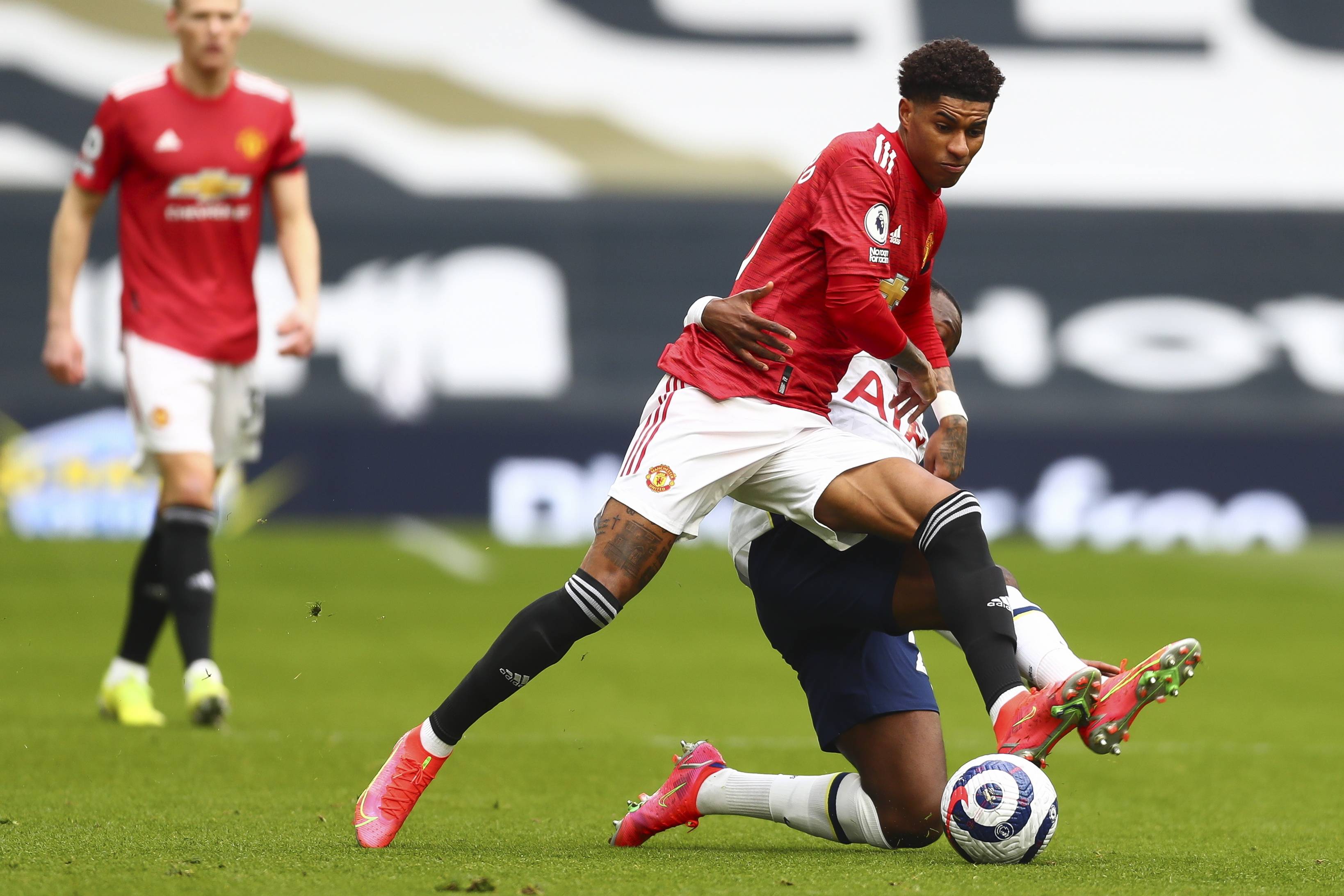 他们首轮比 他们首轮比