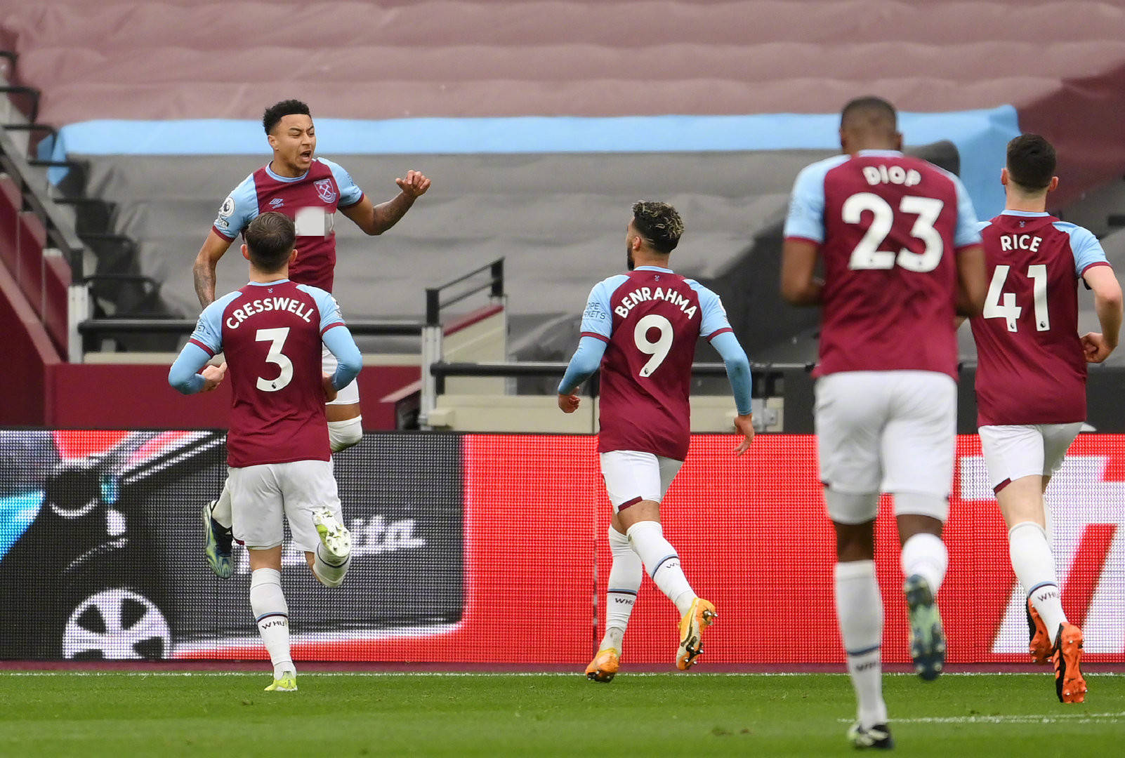 均在比赛的 均在比赛的